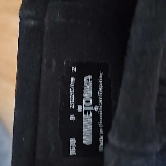 Minnetonka size 8 suede black fringe boot - Picture 2 of 2